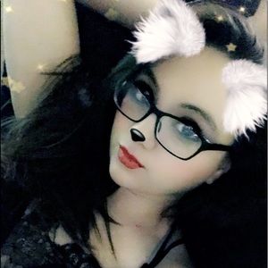 Meet your Posher, April